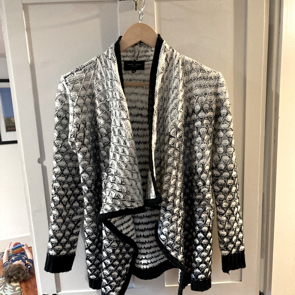 Romeo and Juliet Couture Black and White Chunky Knit Open Sweater
